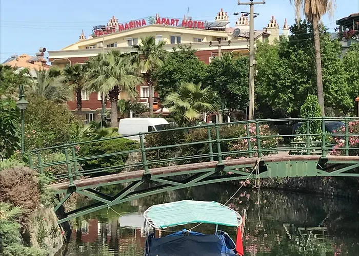 Blue Yacht Marina 아파트호텔